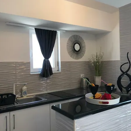 Luxury Marinovic 3*