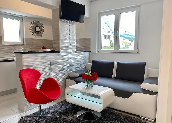 게스트하우스 Luxury Marinovic 3*