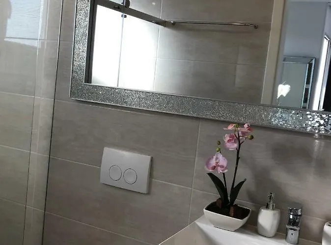 Luxury Marinovic 3* 마카르스카