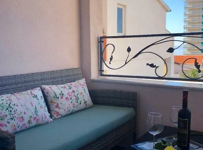 게스트하우스 Luxury Marinovic 3*