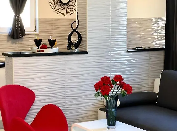 게스트하우스 Luxury Marinovic 3*